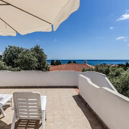 Terrazza Degli Ulivi A Pochi Metri Dal Mare Porto Columbu - Perd'E Sali